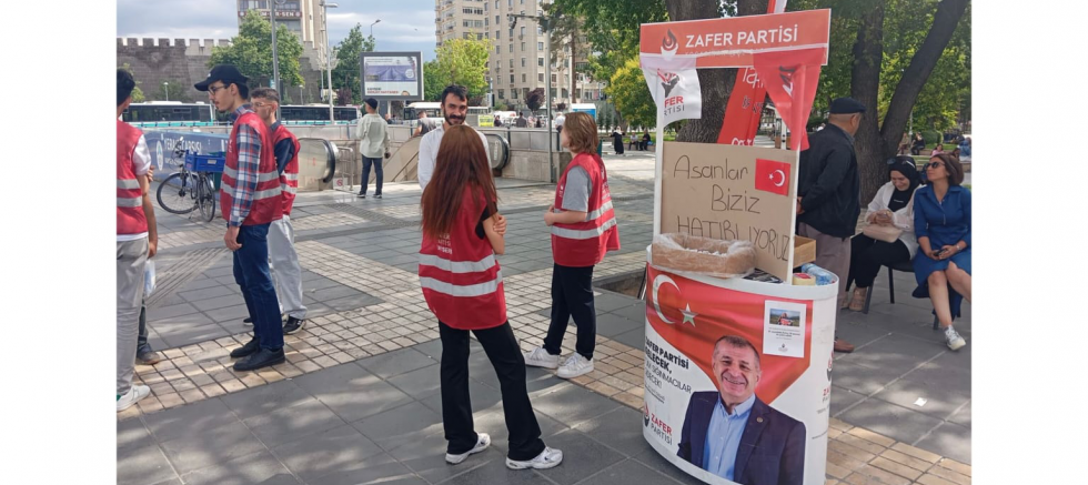 Kayseri’de Şeyh Sait’in İdam Yıldönümünde Atatürk ve Silah Arkadaşları İçin Tatlı İkramı - GÜNDEM - İnternetin Ajansı