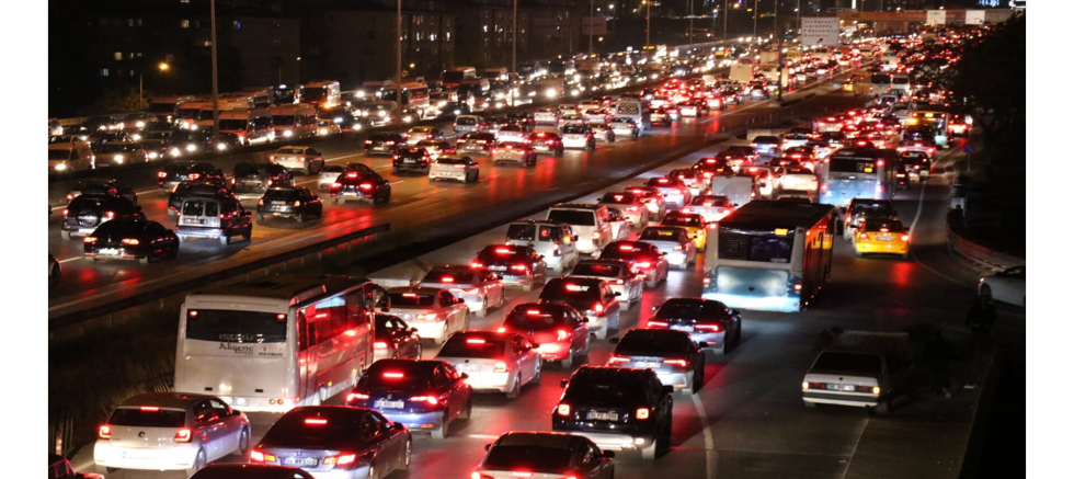 Kürtahmetoğlu: İstanbul Trafikte Zaman ve Para Kaybediyor - GÜNDEM - İnternetin Ajansı